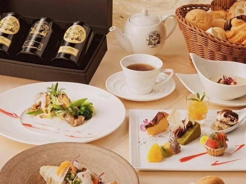 前菜からデザートまで彩り豊かに並ぶフレンチコース。旬の食材を活かした多彩な一皿が、食卓を華やかに演出します。