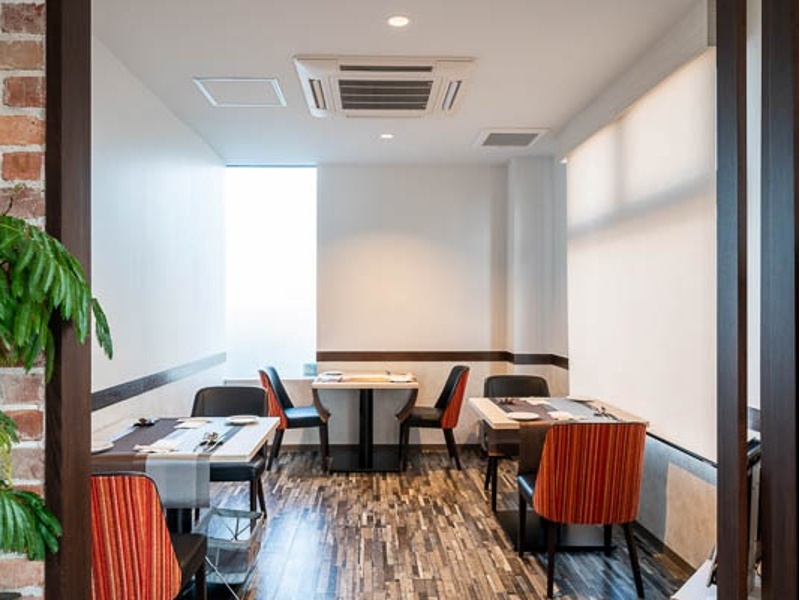 10名様対応の完全個室を2室完備。