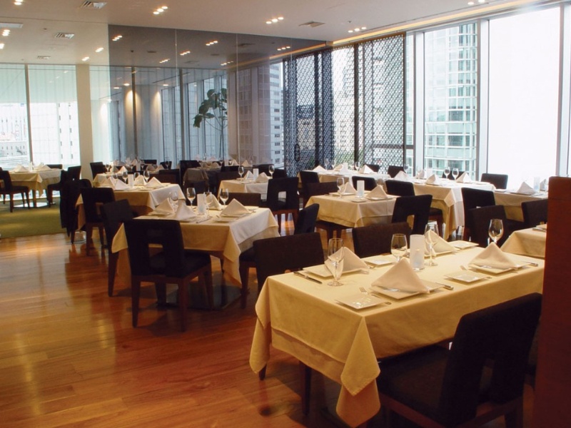 接待や会食にも相応しい、落ち着きと品格を備えたお席。