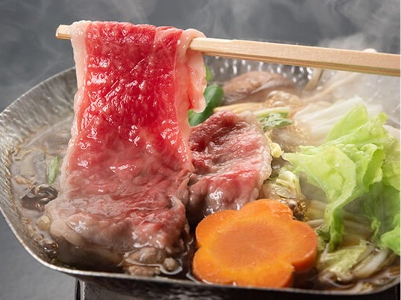 極上の霜降り肉が織りなす至福の味わい♪豪華料理と温泉で過ごす島旅を満喫。
