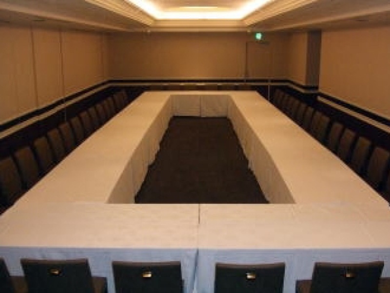 【宴会場「飛天」】
ロの字　最大収容人数　48名