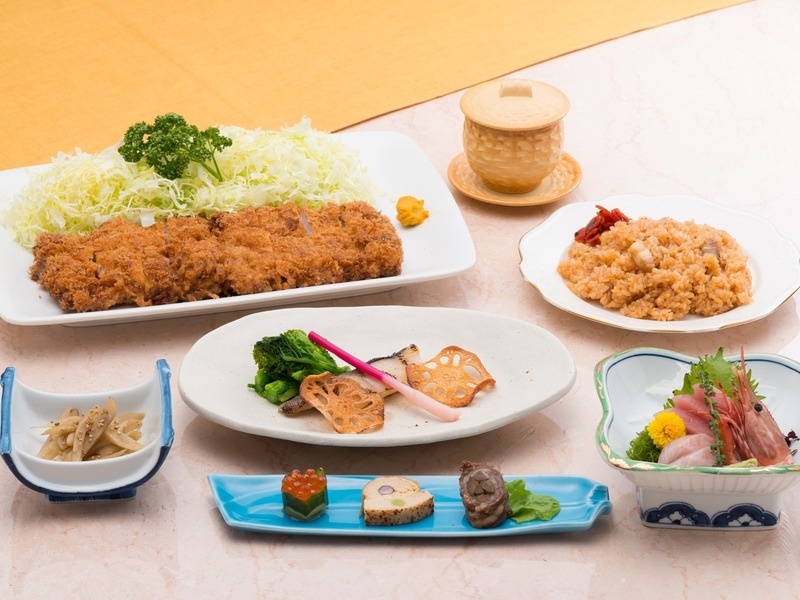 【ドリンク別】響～Hibiki～ 前菜3種盛り合わせと本日の鮮魚料理が付くコース