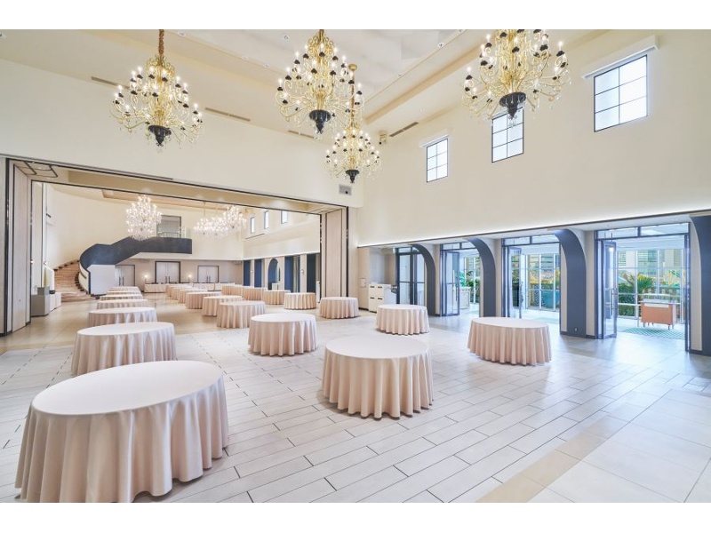 【会場】完全貸切会場はホワイエ、パウダールームも貸切でご使用いただけます。