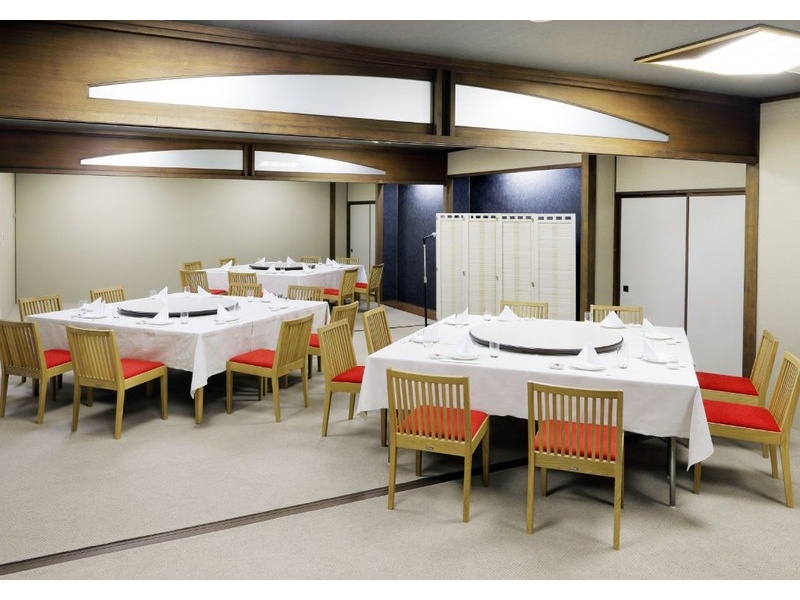 和洋室宴会場「青葉」「もみじ」「ひばり」
3室に区切ることもでき、少人数でのご利用や40名様までのご宴会など幅広くご利用いただけます。
