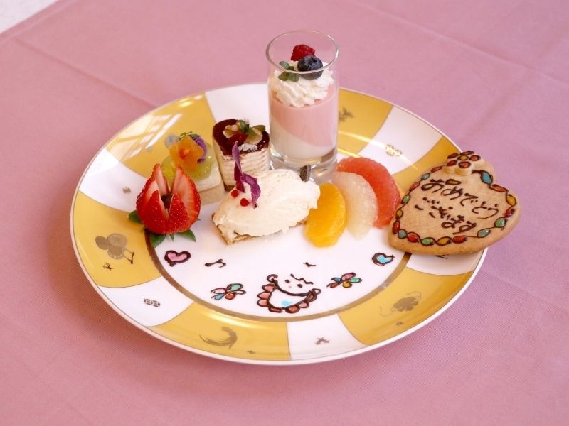 ご要望がありましたら、デザートに簡単なメッセージを添えさせていただきます