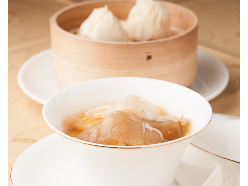 ＜ふかひれと鮑のスープ＞