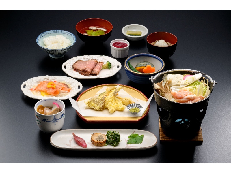 宴会料理の一例
季節によってきのこ鍋や陶板料理となります