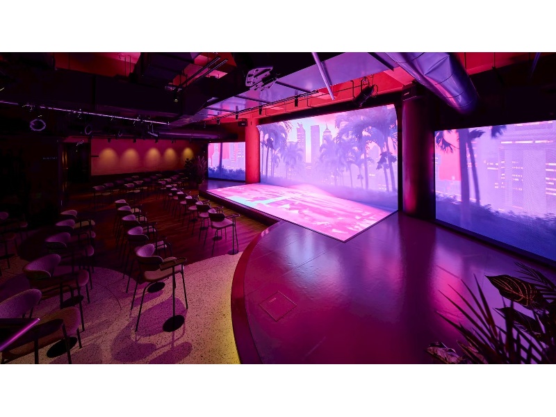 先進の映像・音響技術が交わり、五感で都市の新しい文化を体感できる空間。