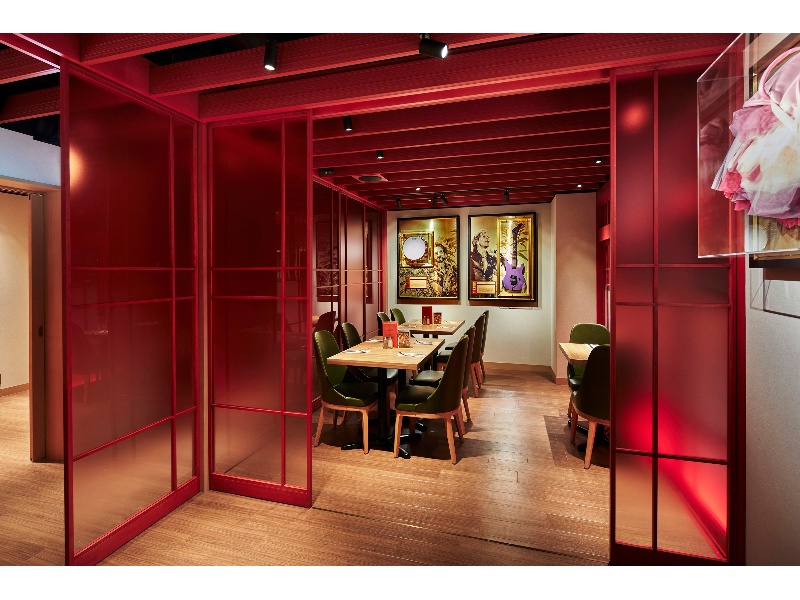 ■4階フロアを自由に区切り、個室にすることも可能！
人数によって広さを変えることができます！
■コンセント、WiFi完備！

4階フロア個室、人数はお気軽にご相談ください！