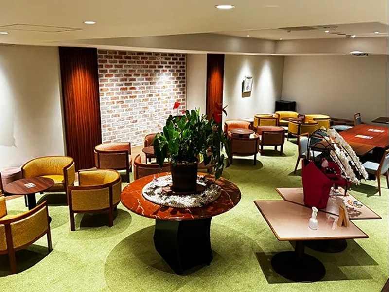 リニューアルオープンのウェルカムラウンジでおくつろぎください。