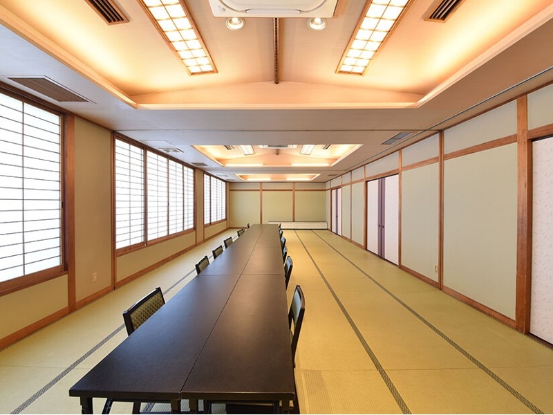 船で渡る離島の温泉旅館で特別な宴会を。療養泉の温泉と伊勢海老・松阪牛が織りなす、非日常の宴会体験