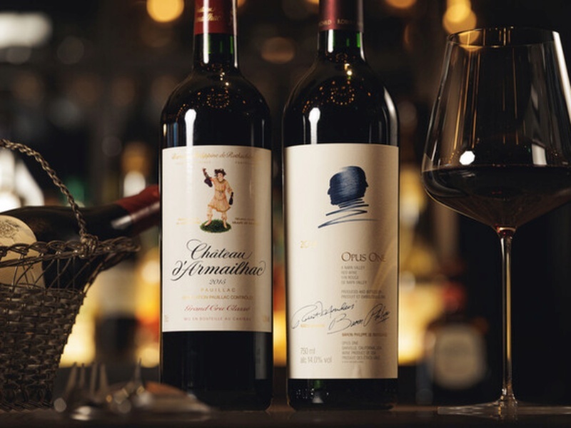 世界の銘醸ワインを多数取り揃えております。ソムリエによるご提案もお気軽にどうぞ。