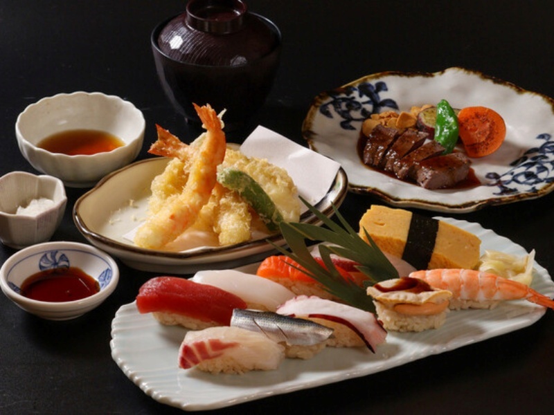 【窓際確約（乾杯日本酒1合瓶付き）】季の庭三彩御膳＋季節の前菜