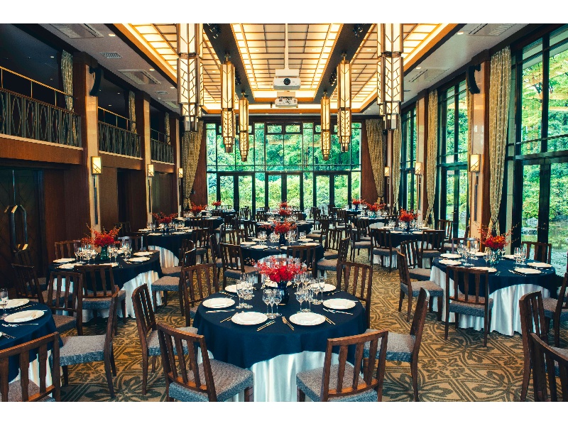 【宴会場｜本館】ザ ボールルーム
(着席120名様/立食140名様/スクール80名様/シアター210名様)