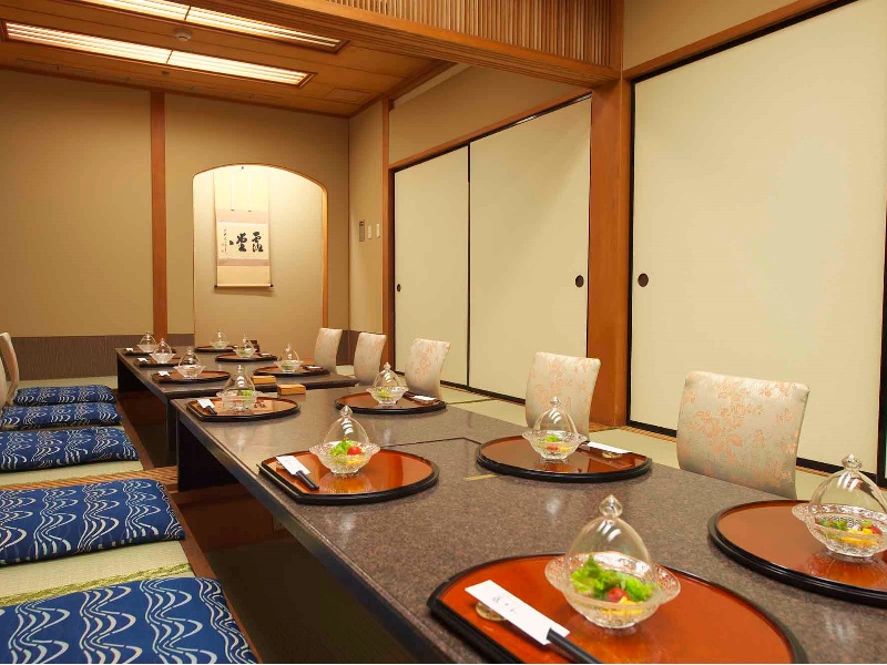日本料理　掘りごたつ式個室