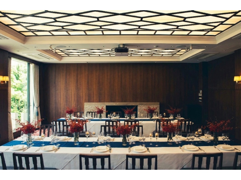 【宴会場｜本館】ザ テラスルーム
(着席48名様/立食50名様/スクール48名様/シアター84名様)