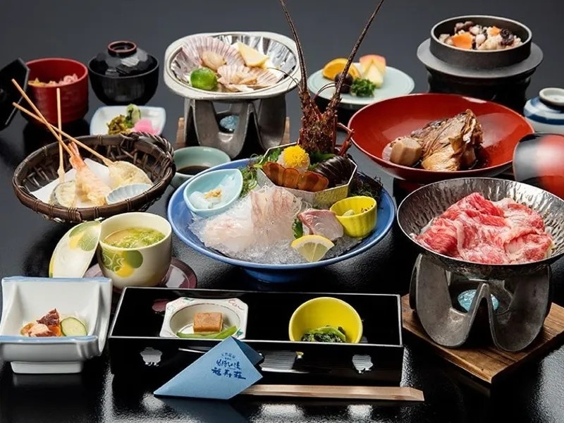 伊勢海老お造り一尾と松阪牛鍋付会席