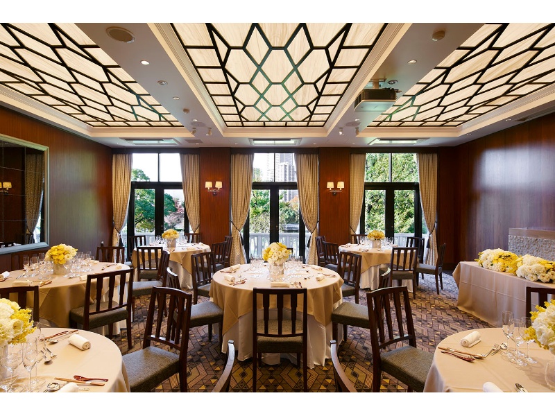 【宴会場｜本館】ザ テラスルーム
(着席48名様/立食50名様/スクール48名様/シアター84名様)