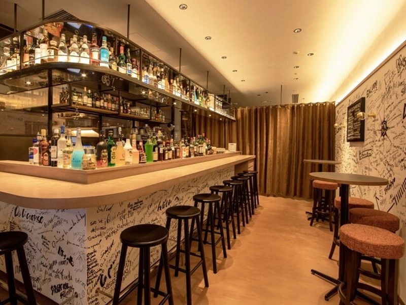 本場の味をカジュアルに楽しめるモダンバル