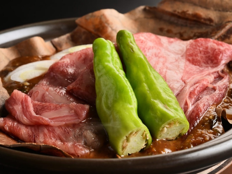 信州産の厳選食材を使った創作会席は、宴会をより豊かに彩る逸品揃い。温泉旅館ならではの落ち着いた雰囲気の中でご堪能ください。