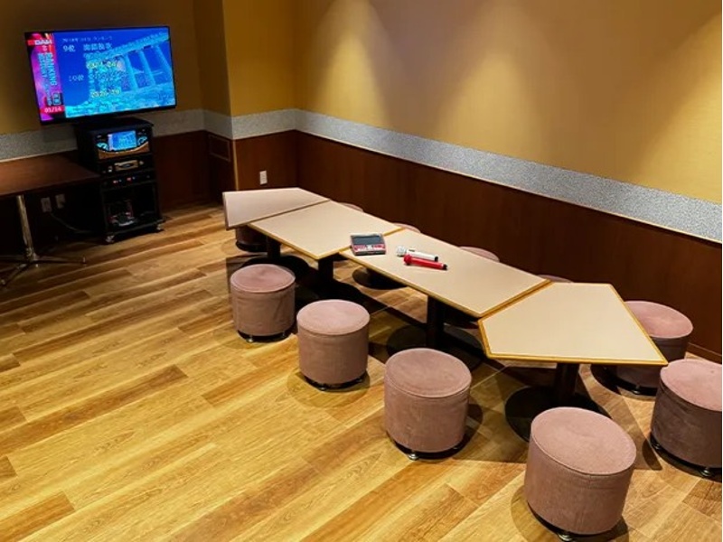 二次会はくらぶ風待舟でカラオケパーティー。館内で完結できる便利さで、宴会から二次会まで盛り上がります。