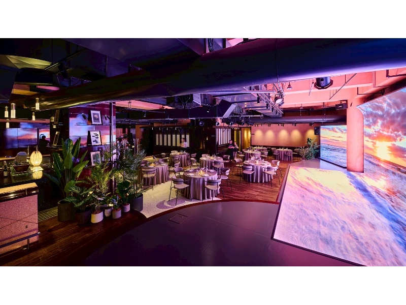 300インチの大型LEDで魅せる非日常パーティ空間です。