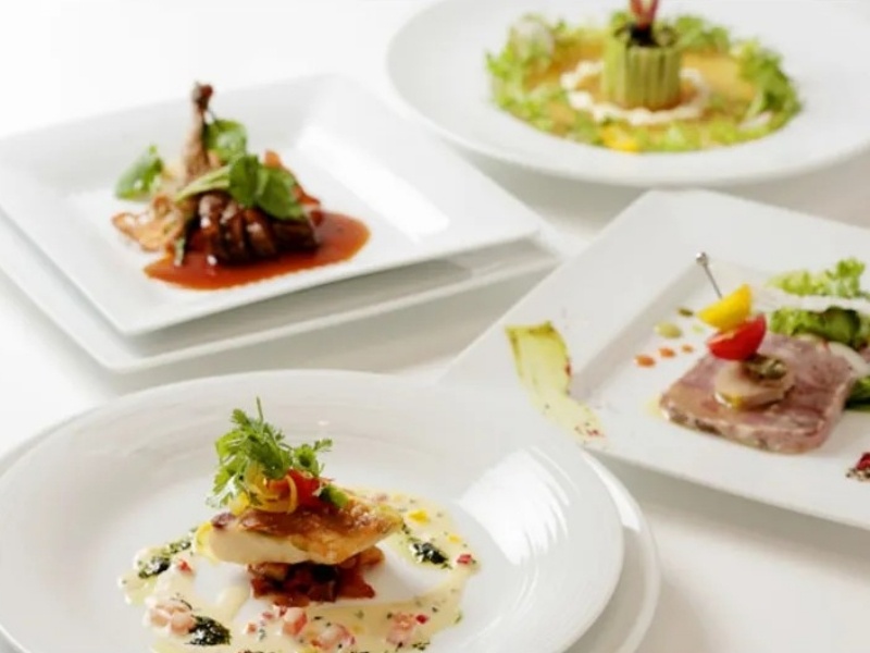 日本人の口に合うようアレンジされたフレンチを、心のこもったおもてなしとともに楽しめます。