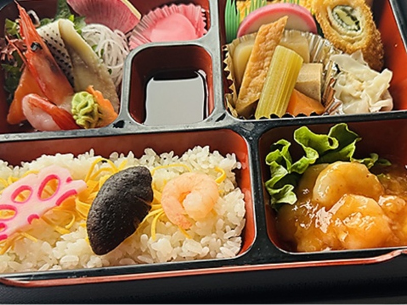 ◆ 特選幕の内弁当
【 お一人様　¥2,700(税込) 】
※平日限定
