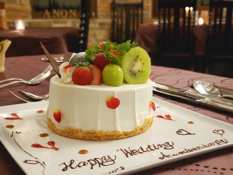 記念日向けフルコースにも対応。大切な方へのサプライズ演出もお気軽にご相談ください。