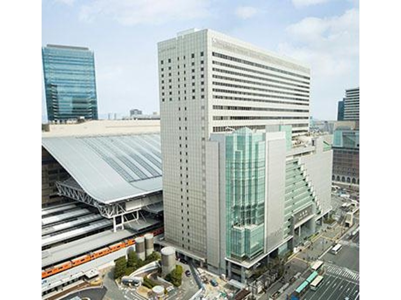 JR大阪駅構内と直結しており、アクセス至便な環境です。遠方からのお集まりでも安心してご利用いただけます。