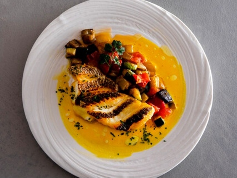 真鯛のソテー サフランクリームソース