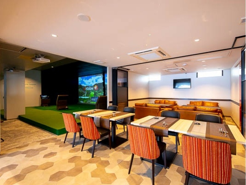 10名様対応の完全個室を2室完備。
イタリアで修業を積んだ料理長が贈る本格イタリアンで、大切なお集まりをより特別な時間に。
ゴルフシミュレーションスタジオ「Choco」を併設しているため、プレー後の打ち上げ宴会もそのままお楽しみいただけます。
