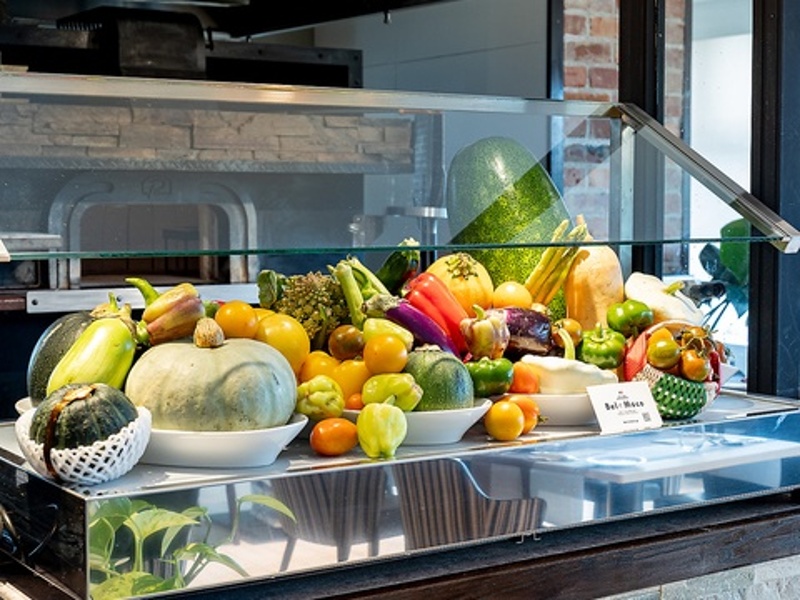 千葉県産の厳選食材をふんだんに使用。地元の豊かな恵みを本格イタリアンに昇華した料理で、忘れられない宴の席をお届けします。