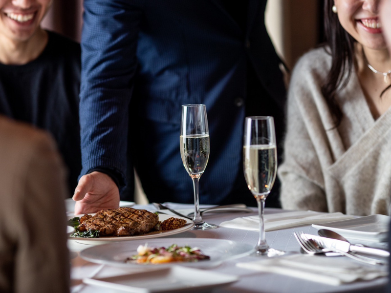 お食事会のご用途やご希望に応じて、それぞれのシーンにふさわしいサービスを大切にしております。