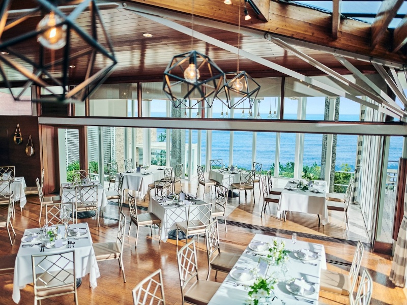 【パーティ会場】海沿いのロケーションを活かし、海に浮かぶ帆船をモチーフに設計されたレストラン空間