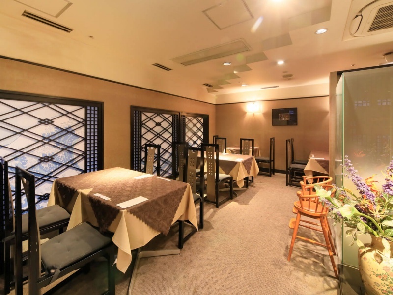 レストラン「錦」
季節の美味しい食材を味わっていただくために、朝食からランチ、ディナーとスタイルを変えて甲府の伝統料理から和食、洋食、スイーツなど多彩なお料理とお飲み物をご用意しております。