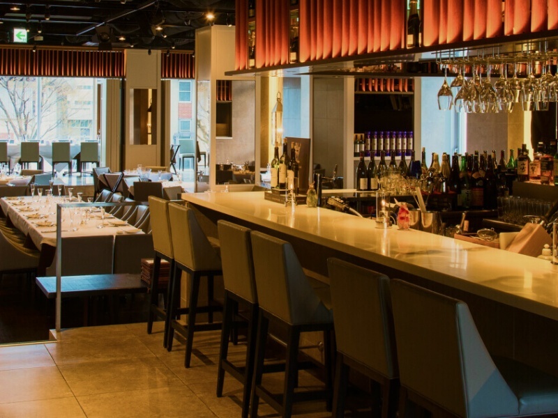 カウンター席
お酒の種類も豊富で飲み放題メニューもご用意。