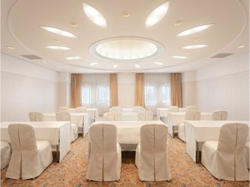10～30名規模の集まりに最適なMeeting Room6。沖縄残波岬リゾートで、記憶に残る特別な時間をお約束いたします。