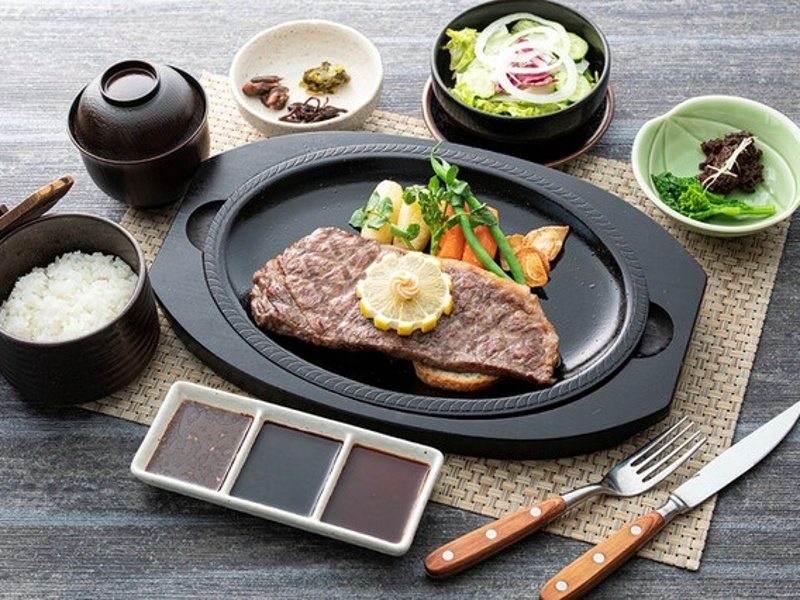 伝統の製法を守りながら、現代風にアレンジした新感覚の味わい。懐かしさと新しさが融合した、ここでしか味わえない逸品。