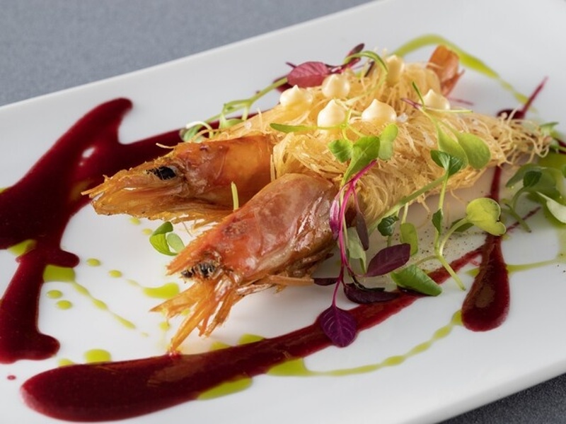 赤エビのカダイフ　チェリーガスパチョ