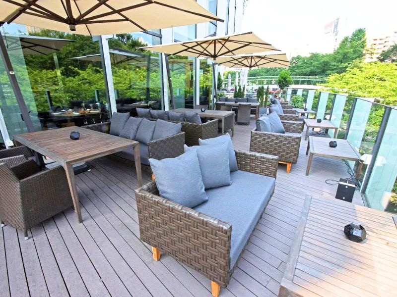 テラス・ソファー席