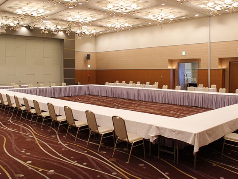 2F 大宴会場 孔雀・白鳥 2
試験会場や大スクリーンを使用した講演会やセミナーなどに最適です。