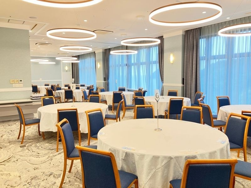 バンケットホール
会議や会合に、また展示会のお部屋としてご利用できます。